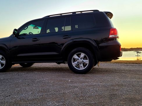 Used 2011 Toyota Land Cruiser w/ Upgrade Pkg image 18