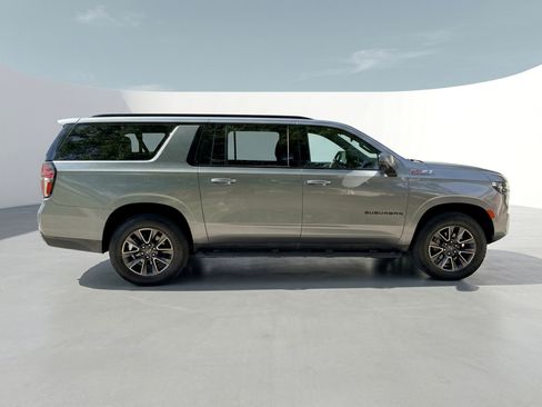 Used 2021 Chevrolet Suburban Z71 w/ Luxury Package image 2