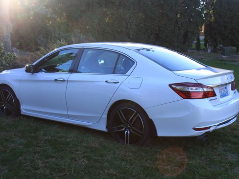 Used 2017 Honda Accord Sport Special Edition image 11