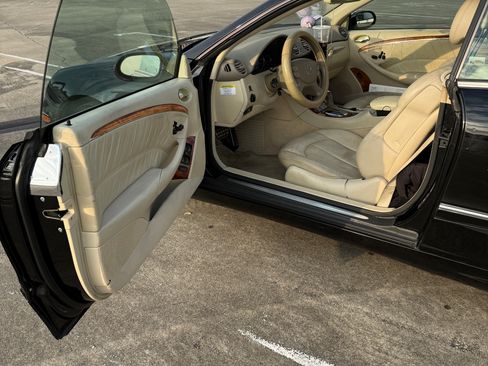 Used 2005 Mercedes-Benz CLK 320 Cabriolet image 16