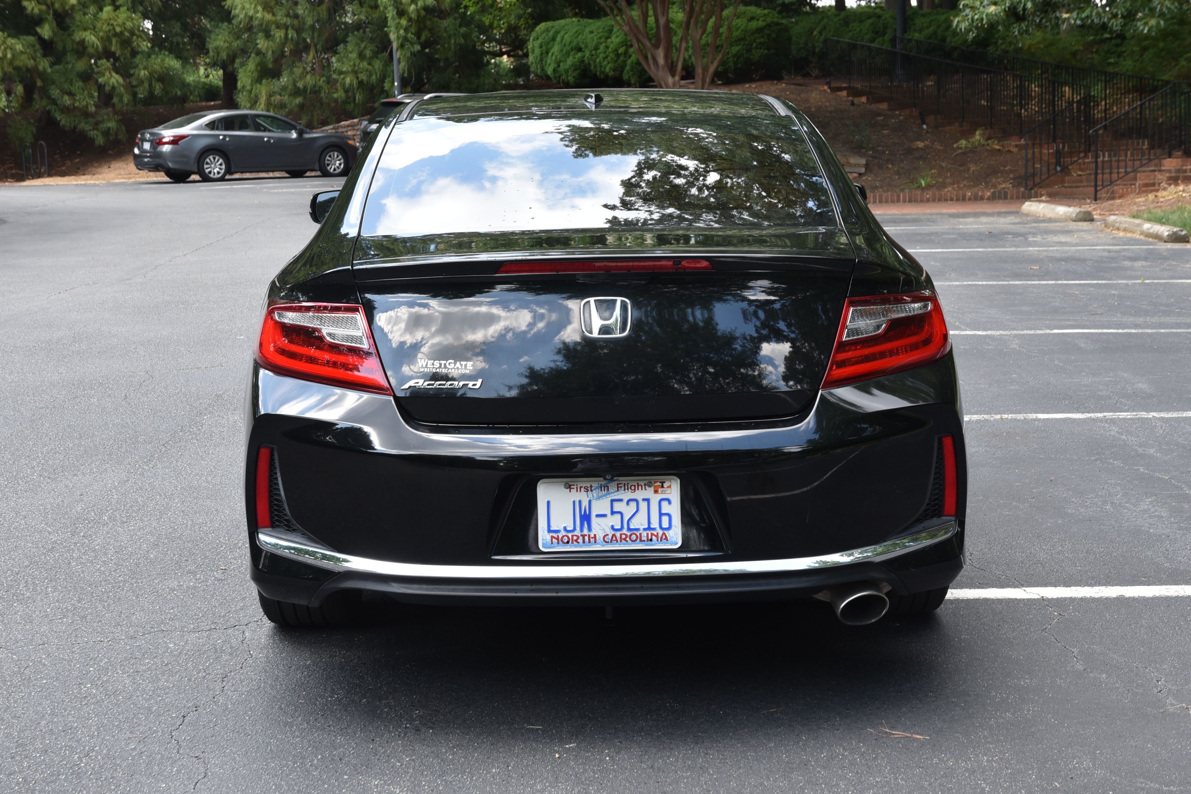 Used 2017 Honda Accord EX-L image 2