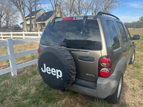 Used 2007 Jeep Liberty Sport AWD/4WD image 9