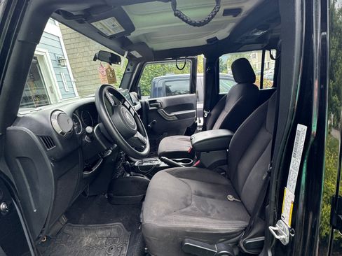 Used 2015 Jeep Wrangler Unlimited Sport w/ Max Tow Package AWD/4WD image 20