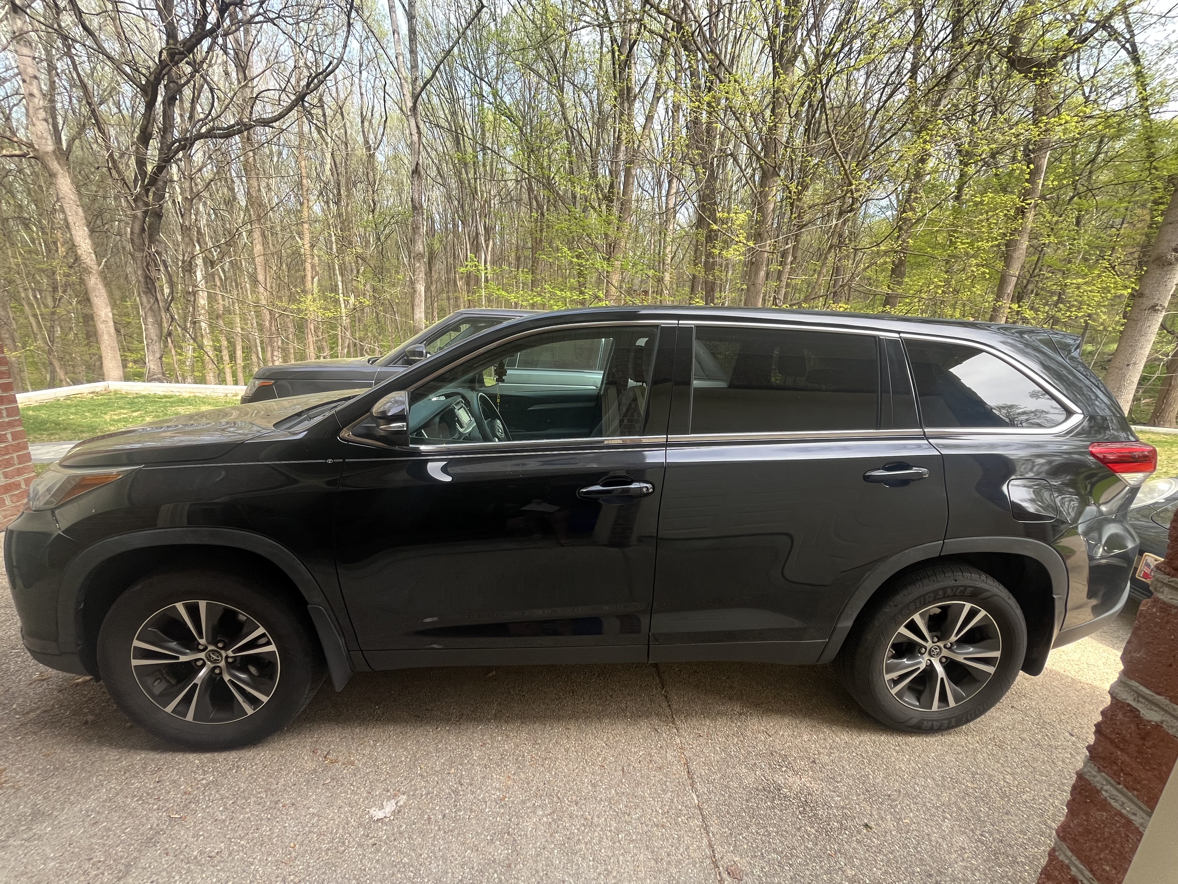 Used 2019 Toyota Highlander LE FWD image 17