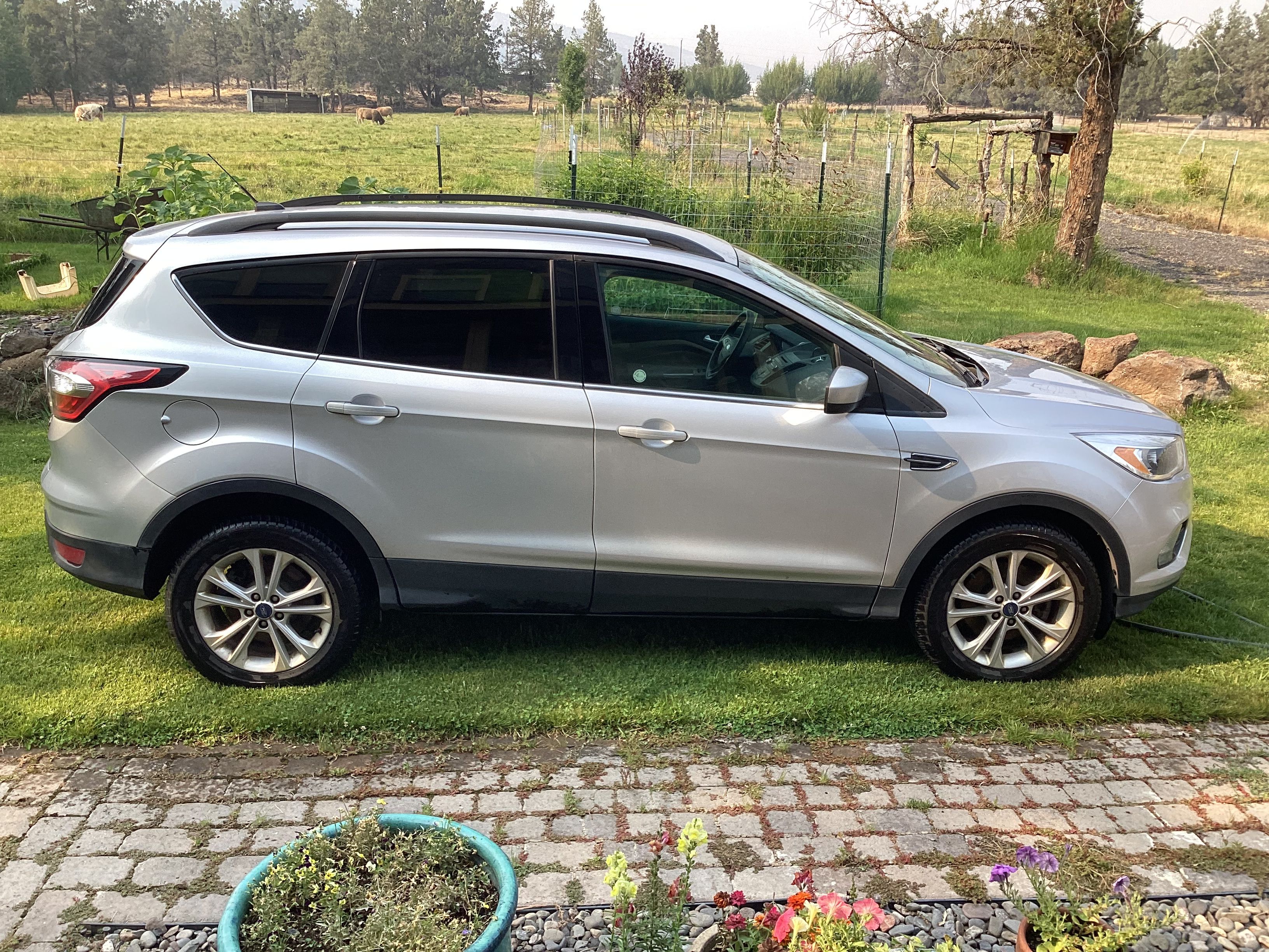 Used 2018 Ford Escape SE AWD/4WD image 1