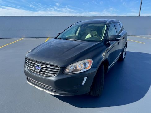 Used 2015 Volvo XC60 T5 Premier w/ Proximity Package image 5