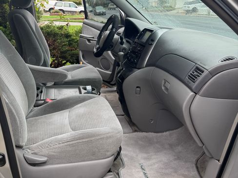 Used 2007 Toyota Sienna CE image 8