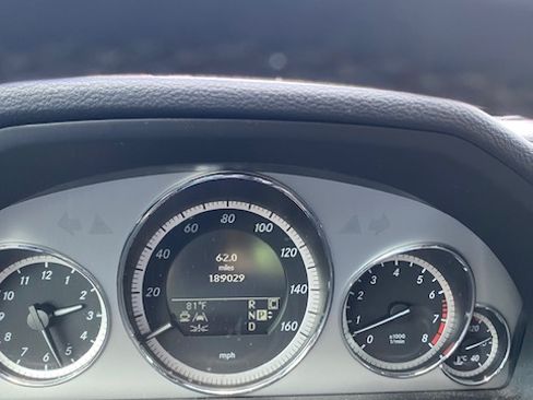 Used 2010 Mercedes-Benz E 550 4MATIC Sedan image 24