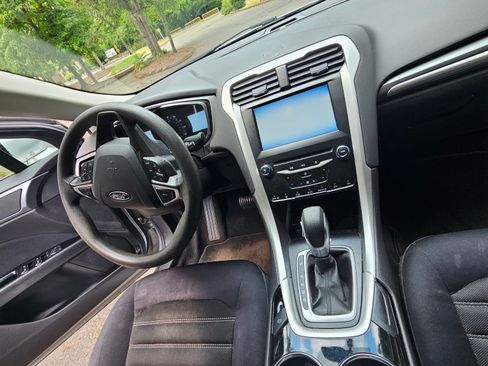 Used 2014 Ford Fusion SE image 13