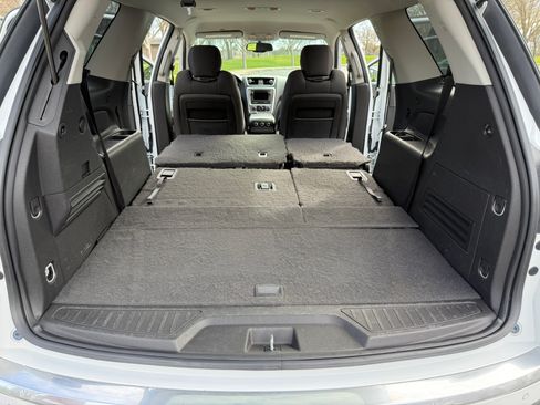 Used 2016 GMC Acadia SLE image 16