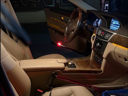 Used 2011 Mercedes-Benz E 350 E 350 4MATIC Sedan 4D image 12