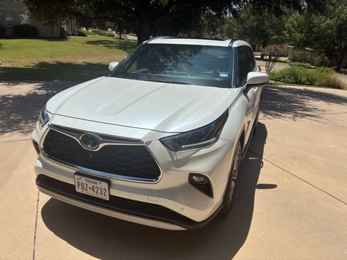 Used 2021 Toyota Highlander Platinum FWD image 8