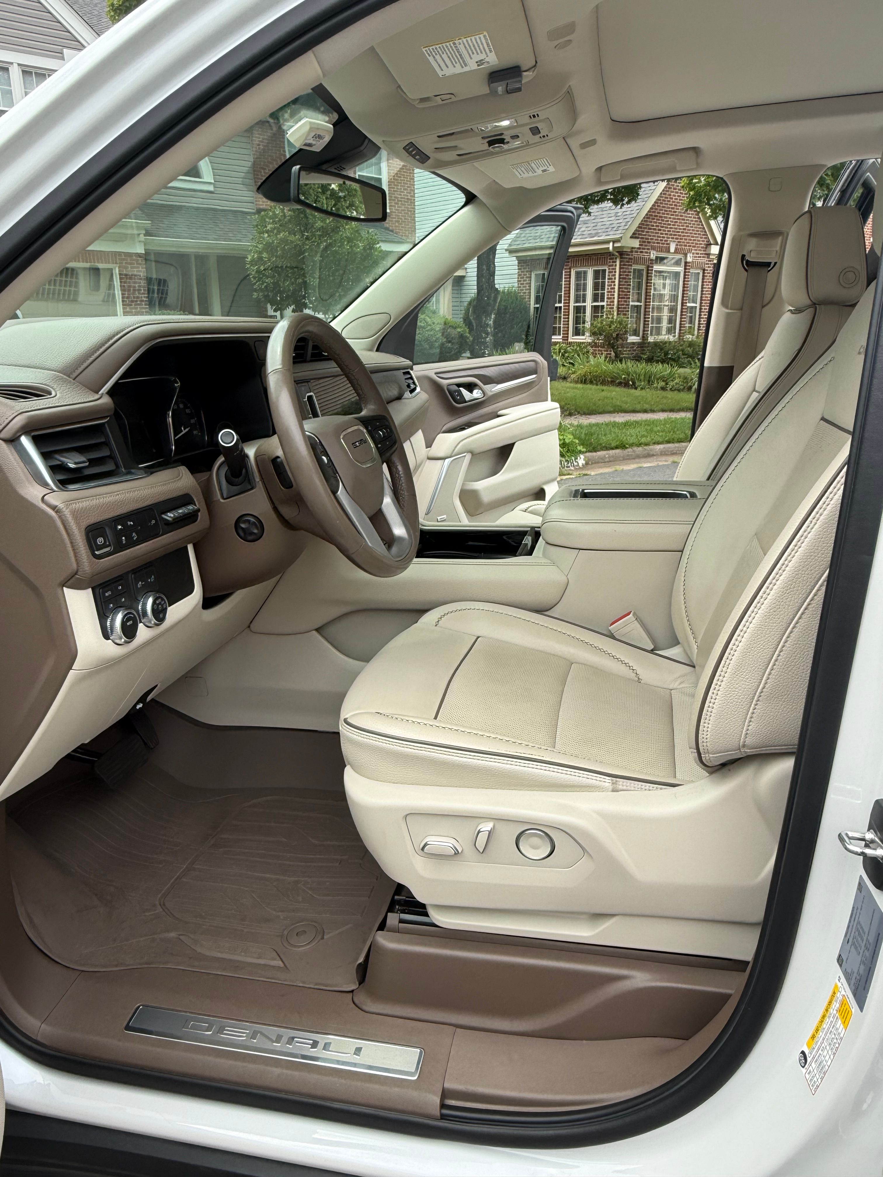 Used 2021 GMC Yukon Denali w/ LPO, Illumination Package AWD/4WD image 21