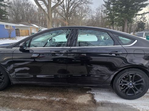 Used 2020 Ford Fusion SE w/ Equipment Group 151A image 4