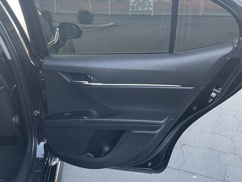 Used 2019 Toyota Camry SE w/ Carpet Mat Package image 28