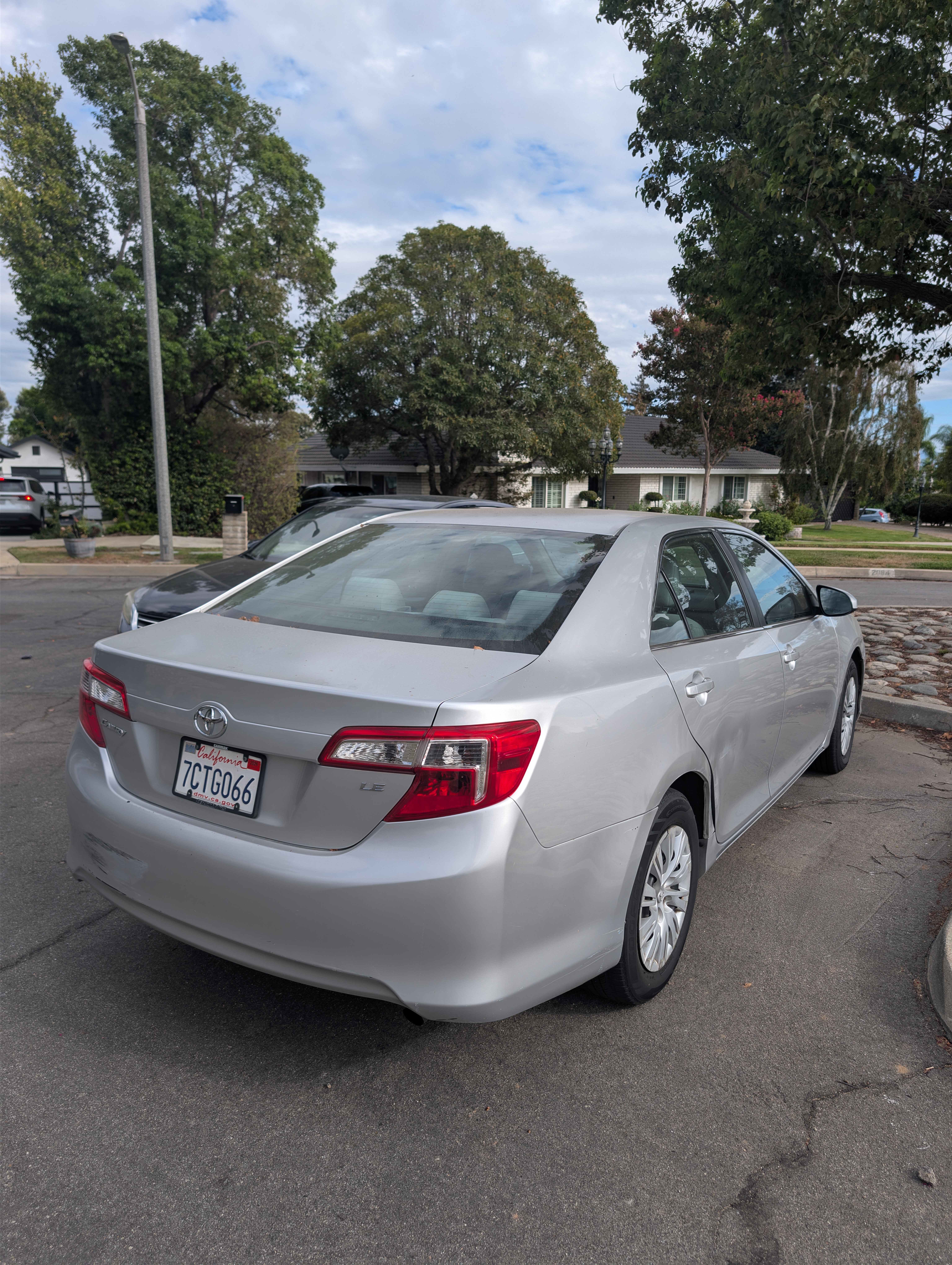 Used 2014 Toyota Camry LE FWD image 6