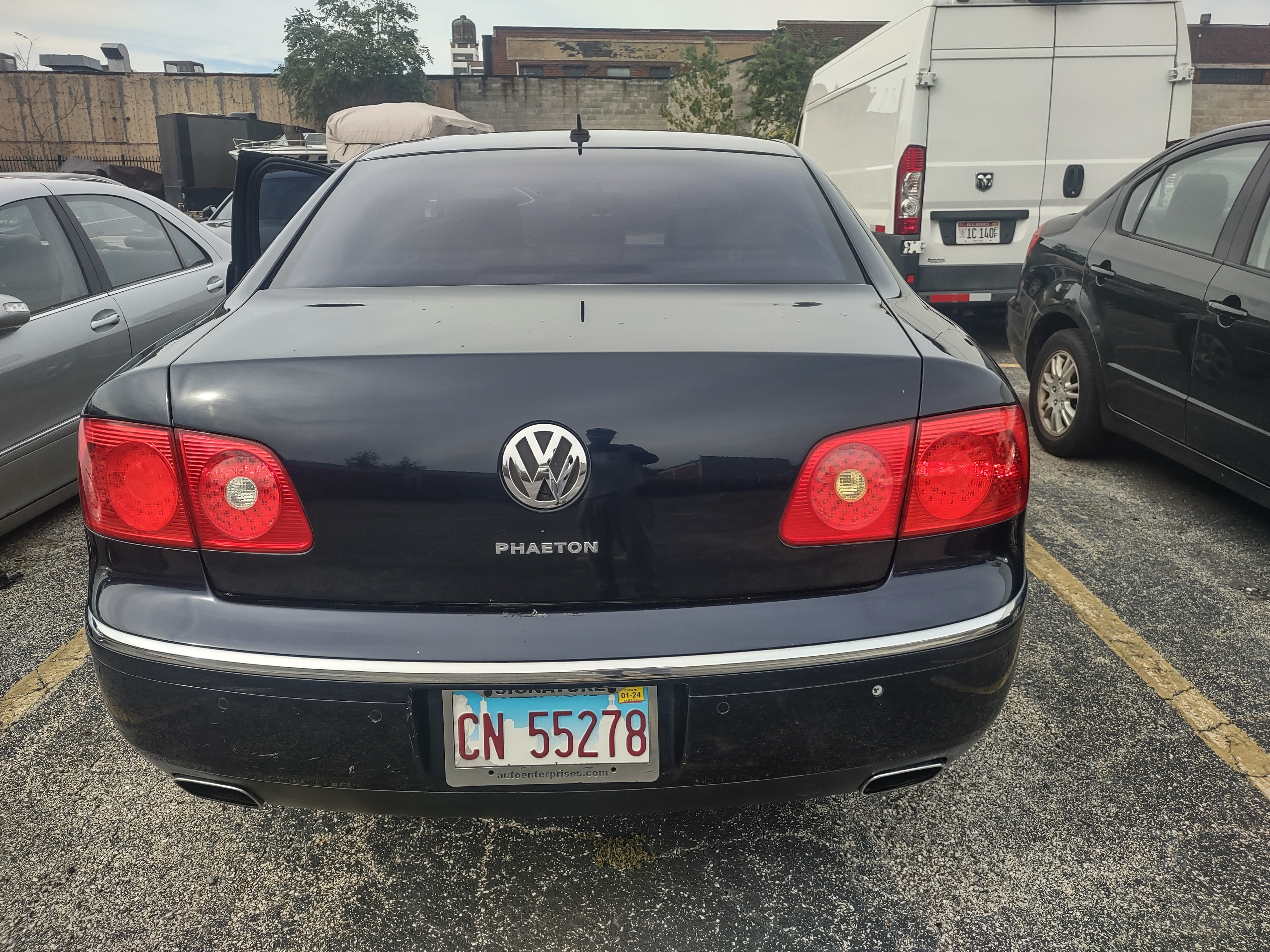 Used 2004 Volkswagen Phaeton V8 AWD/4WD image 4