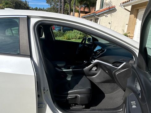 Used 2018 Chevrolet Volt LT w/ Comfort Package FWD image 13