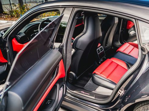 Used 2025 Porsche Taycan GTS image 25