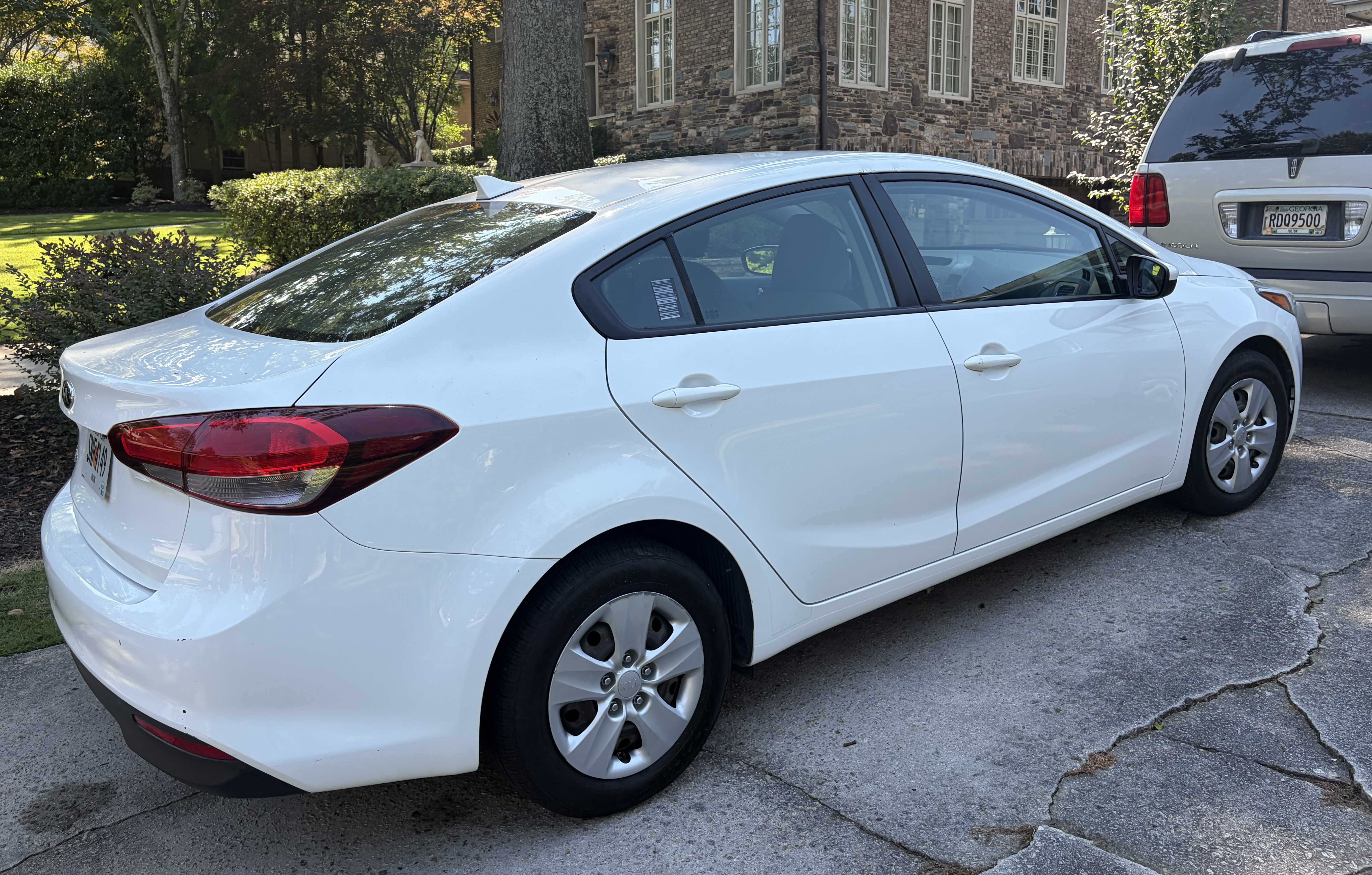 Used 2017 Kia Forte LX FWD image 2