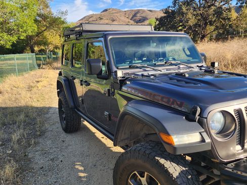 Used 2018 Jeep Wrangler Unlimited Rubicon image 2