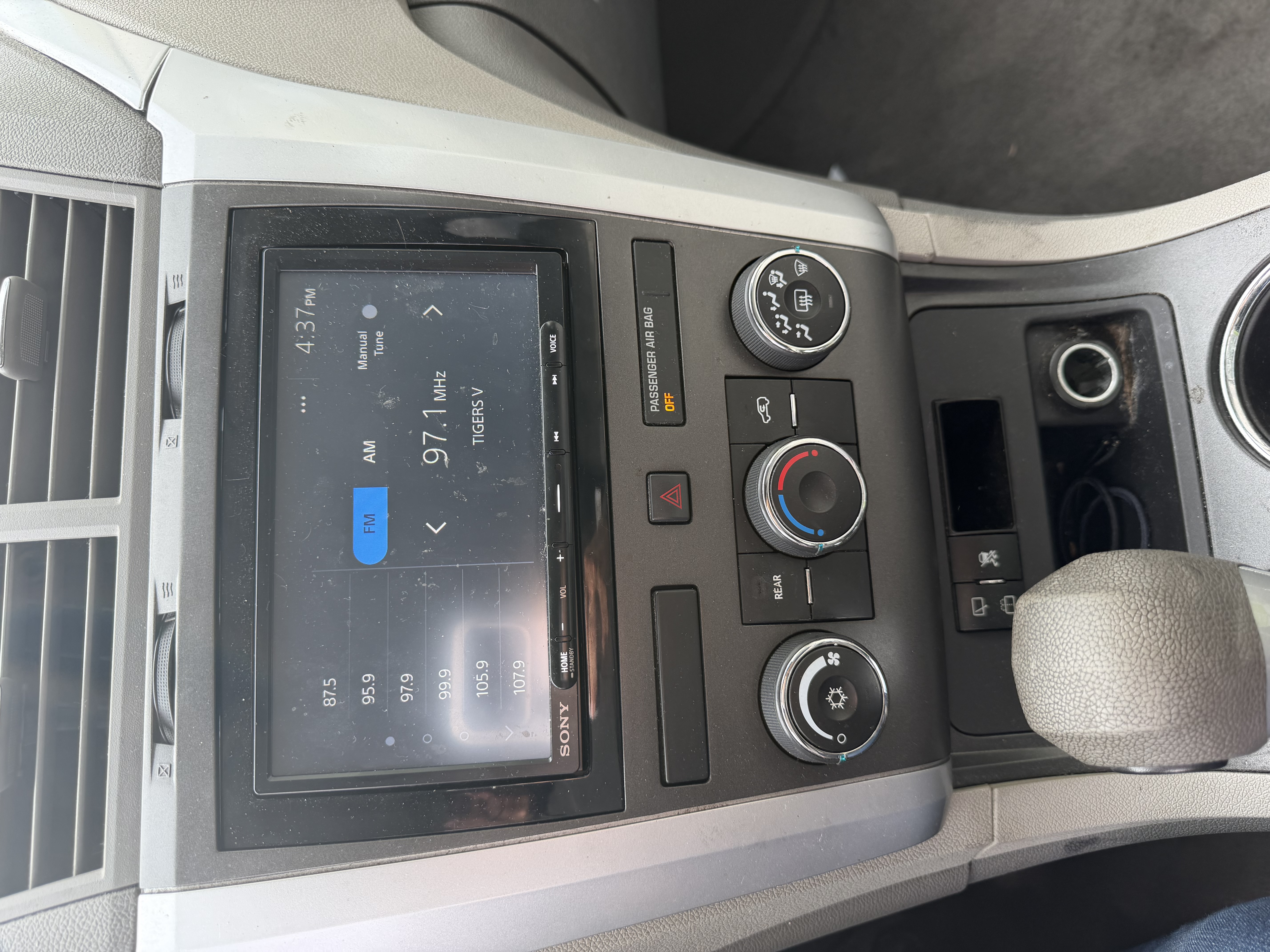 Used 2009 Chevrolet Traverse LS FWD image 6