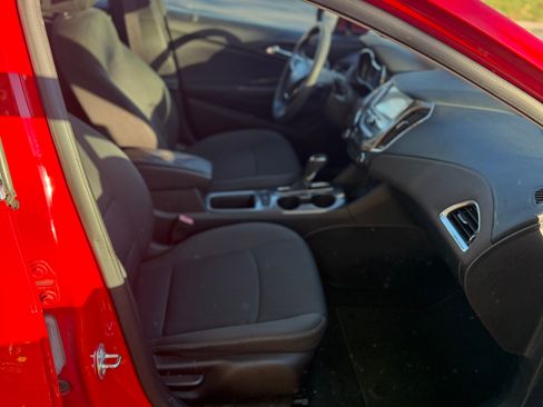 Used 2017 Chevrolet Cruze LT w/ Convenience Package image 12