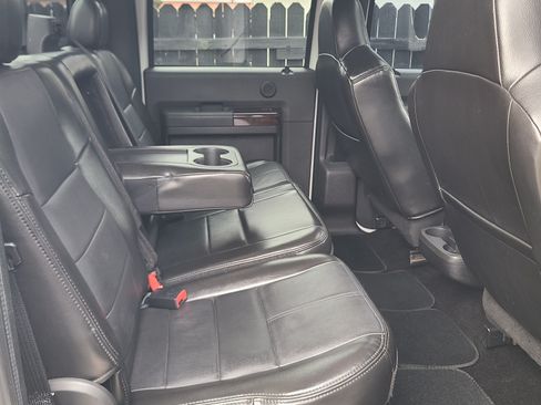 Used 2010 Ford F250 Lariat image 2