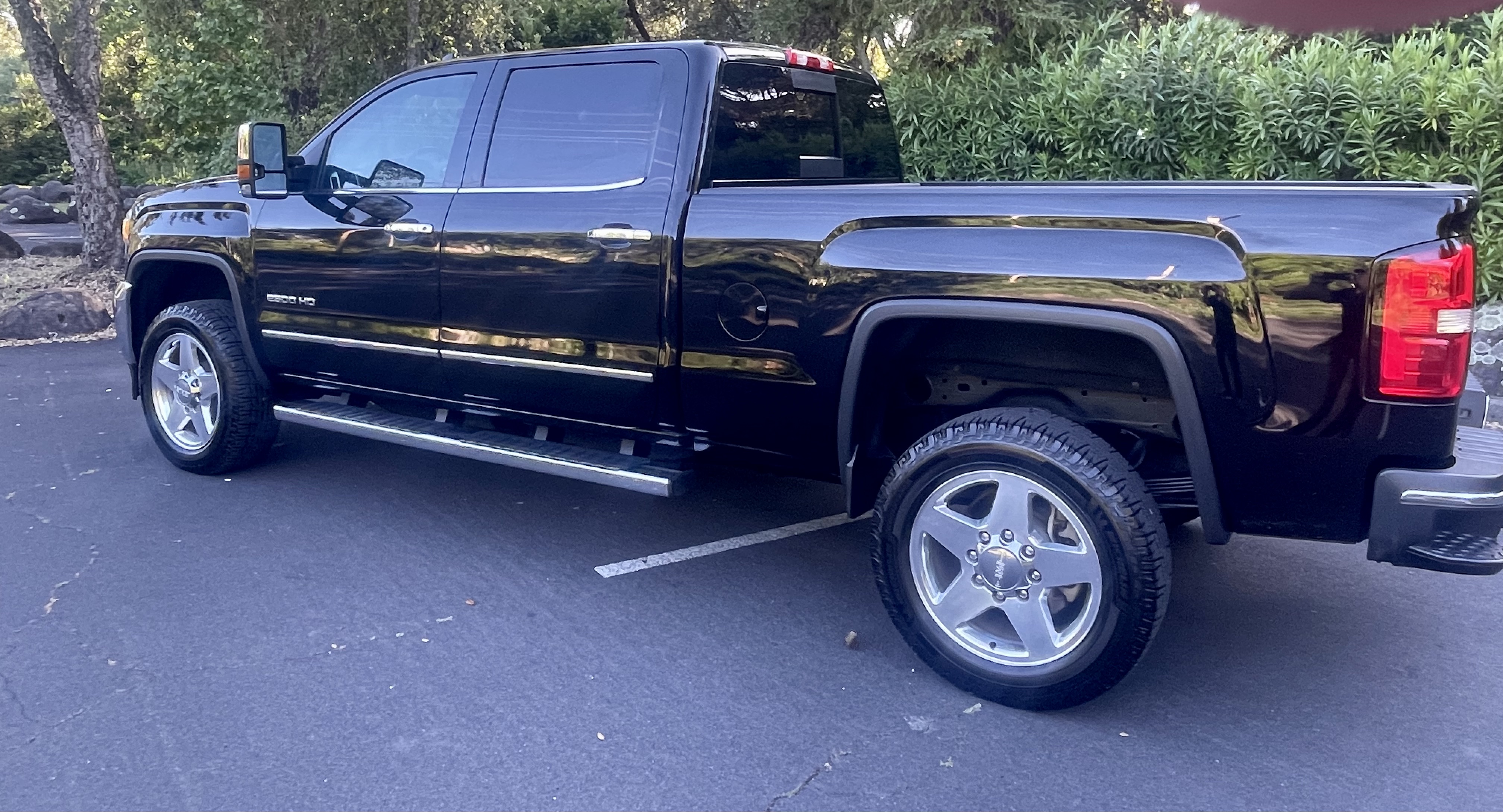 Used 2015 GMC Sierra 2500 SLT w/ Duramax Plus Package AWD/4WD image 4