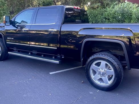 Used 2015 GMC Sierra 2500 SLT w/ Duramax Plus Package AWD/4WD image 4