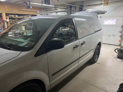 Used 2014 RAM C/V Tradesman image 4