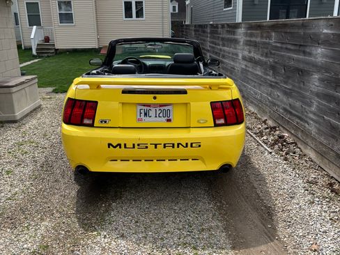 Used 2001 Ford Mustang GT RWD image 5