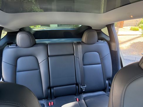 Used 2023 Tesla Model Y Long Range image 19