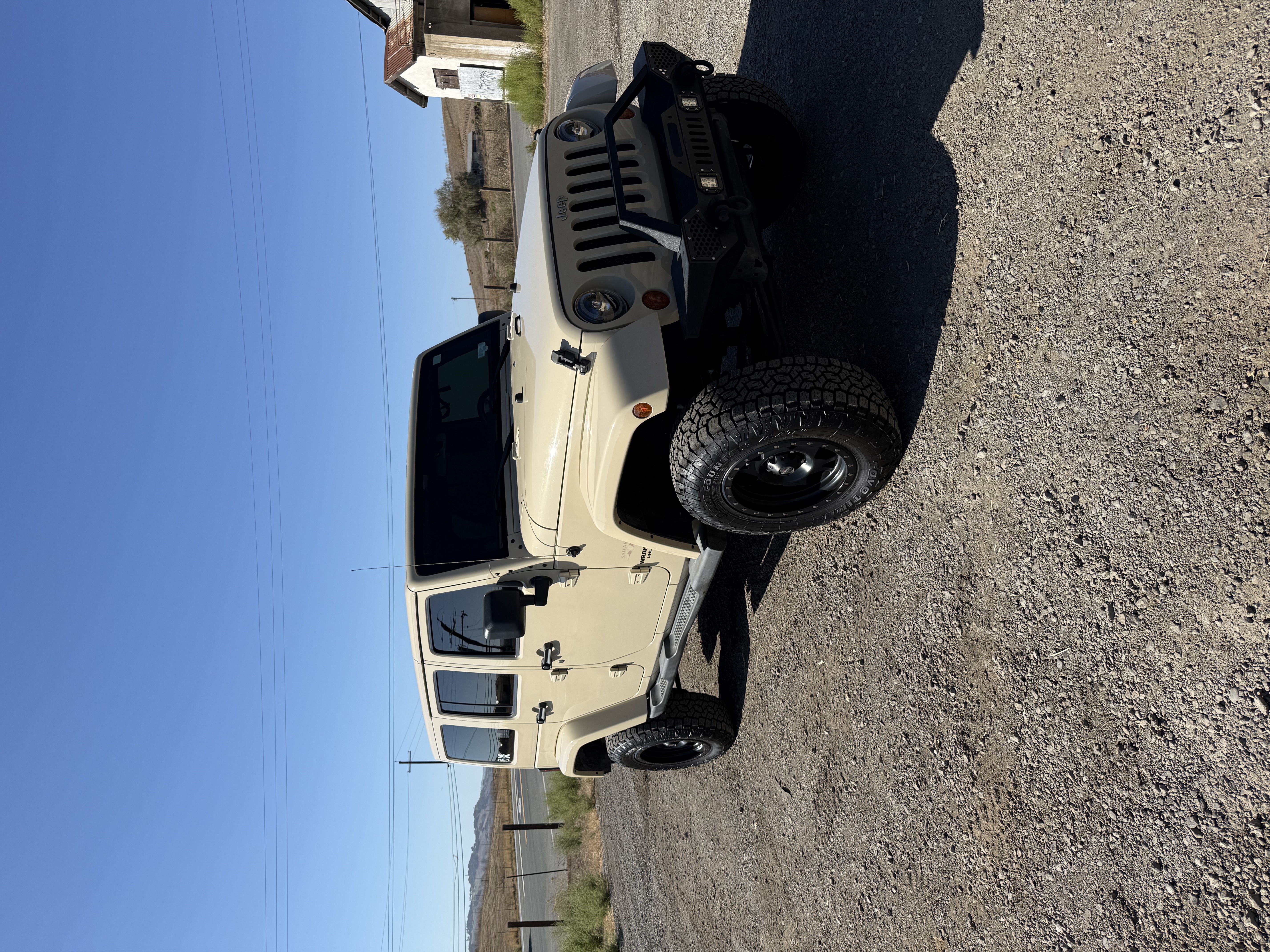 Used 2011 Jeep Wrangler Unlimited Sahara w/ Connectivity Group AWD/4WD image 4