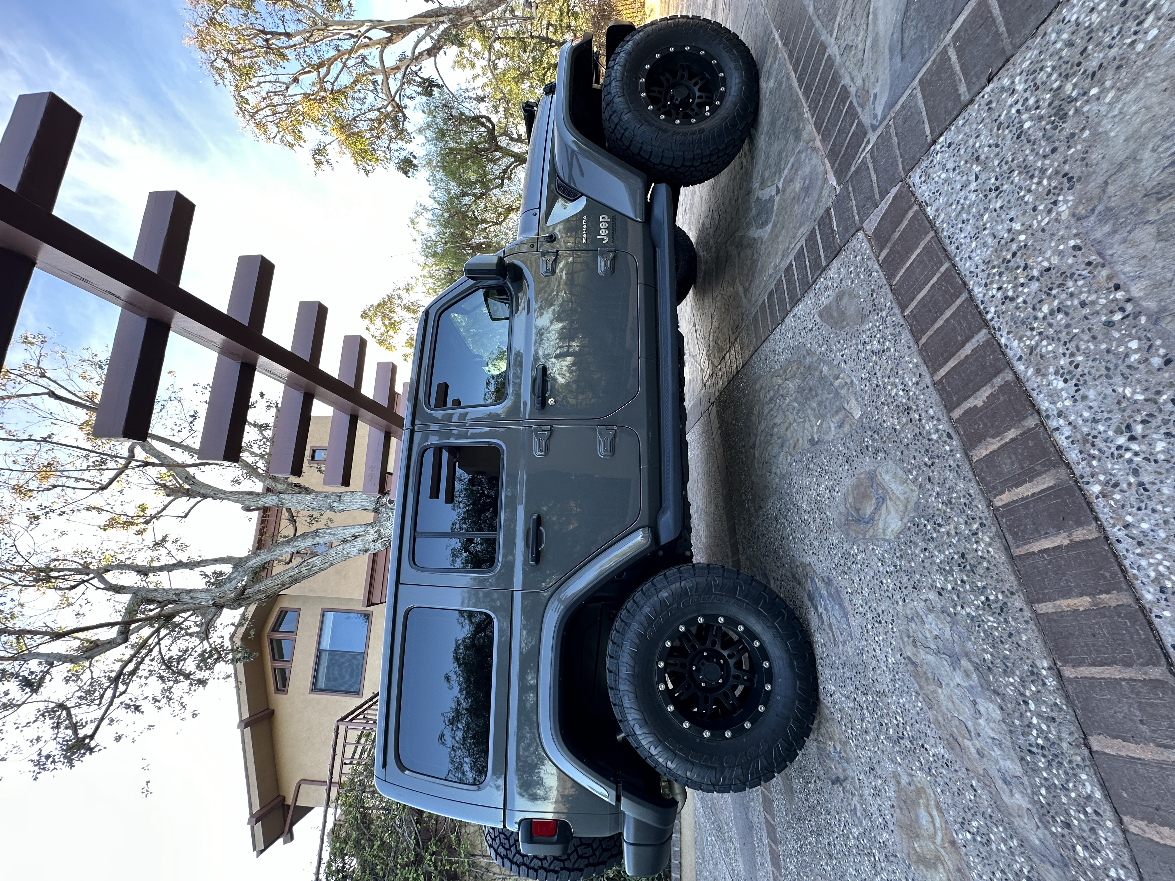 Used 2019 Jeep Wrangler Unlimited Sahara AWD/4WD image 2