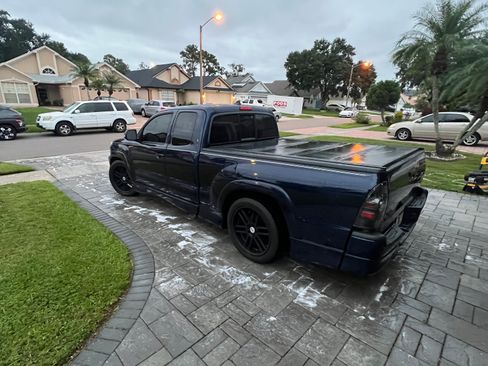 Used 2012 Toyota Tacoma X-Runner image 1