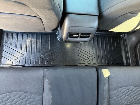 Used 2018 Chevrolet Equinox LT image 22