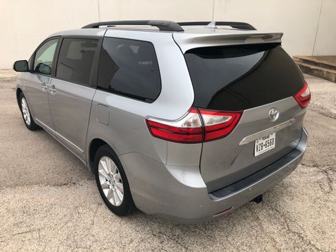 Used 2016 Toyota Sienna Limited Premium image 4