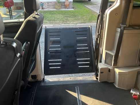 Used 2011 Dodge Grand Caravan Mainstreet w/ PWR Convenience Group image 20