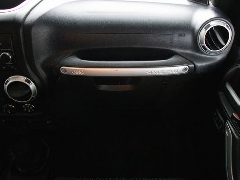 Used 2012 Jeep Wrangler Unlimited Sahara w/ Connectivity Group image 12