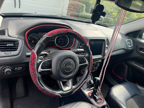 Used 2019 Jeep Compass Trailhawk AWD/4WD image 2