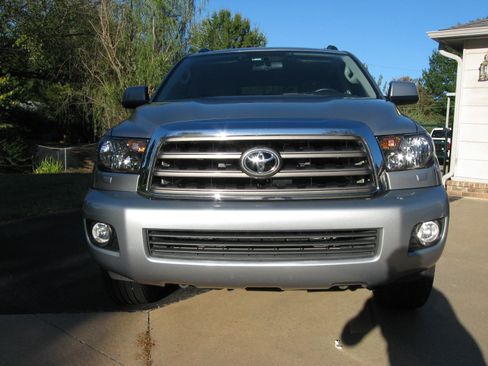 Used 2014 Toyota Sequoia SR5 image 4
