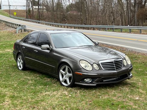 Used 2009 Mercedes-Benz E 350 E 350 Sedan 4D image 1