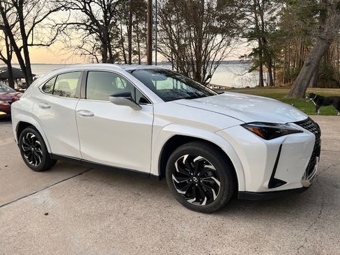 Used 2023 Lexus UX 250h AWD w/ Accessory Package (Z1) image 5