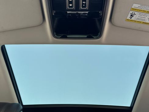 Used 2020 Land Rover Range Rover HSE image 18