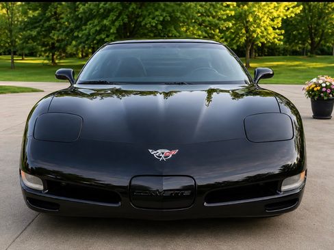 Used 2003 Chevrolet Corvette Coupe RWD image 4