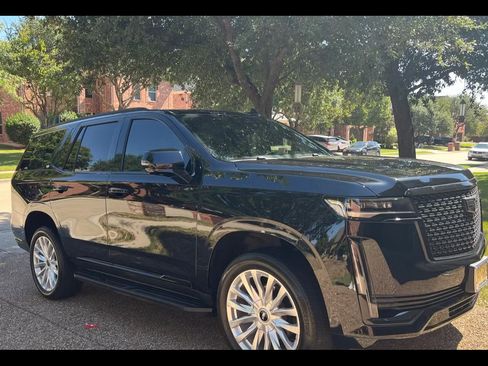 Used 2023 Cadillac Escalade Luxury image 1