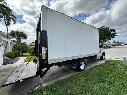 Used 2018 Ford E-350 and Econoline 350 Super Duty image 1