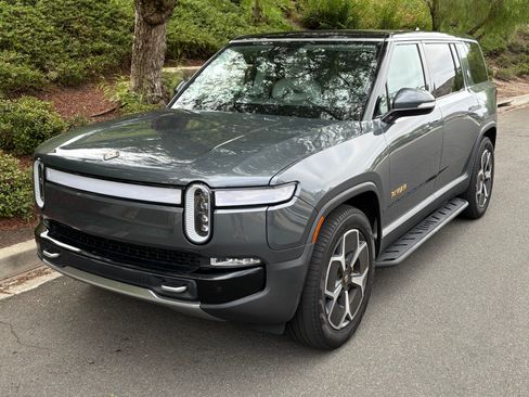 Used 2023 Rivian R1S Adventure Quad AWD/4WD image 2