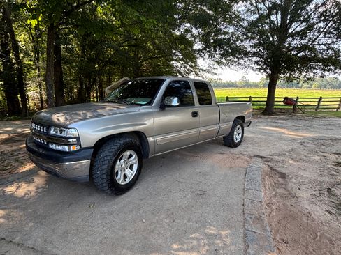 Used 2002 Chevrolet Silverado 1500 LS image 1